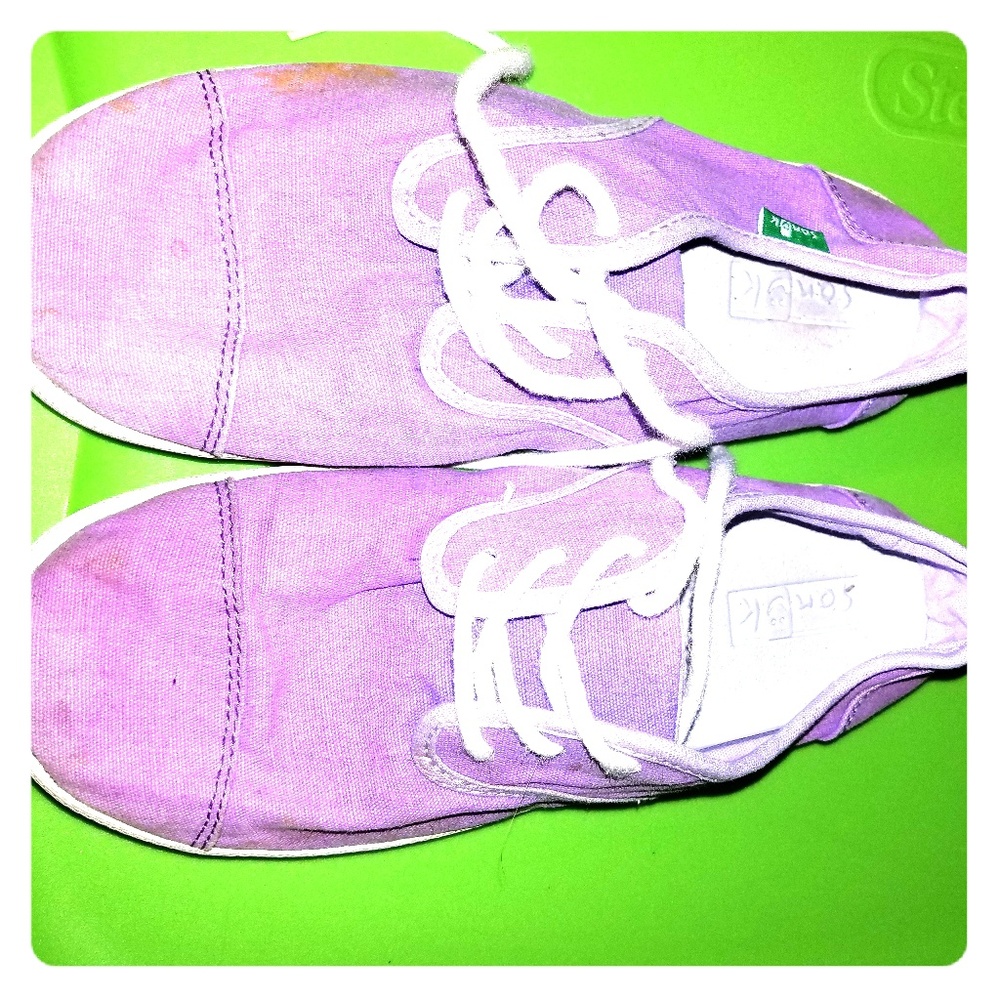 Sanuk lace up tennies sz 2y